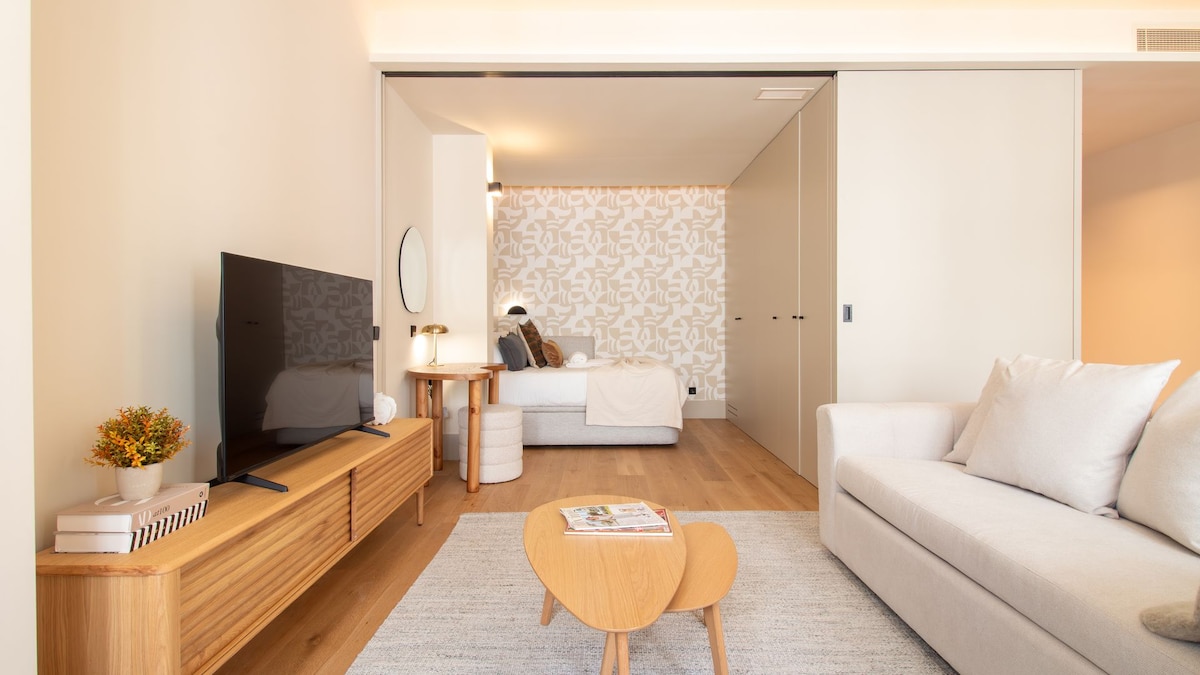 Sleeping area with double bed