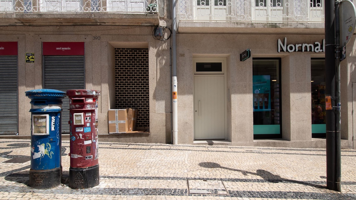 Building entrance on Rua de Santa Catarina